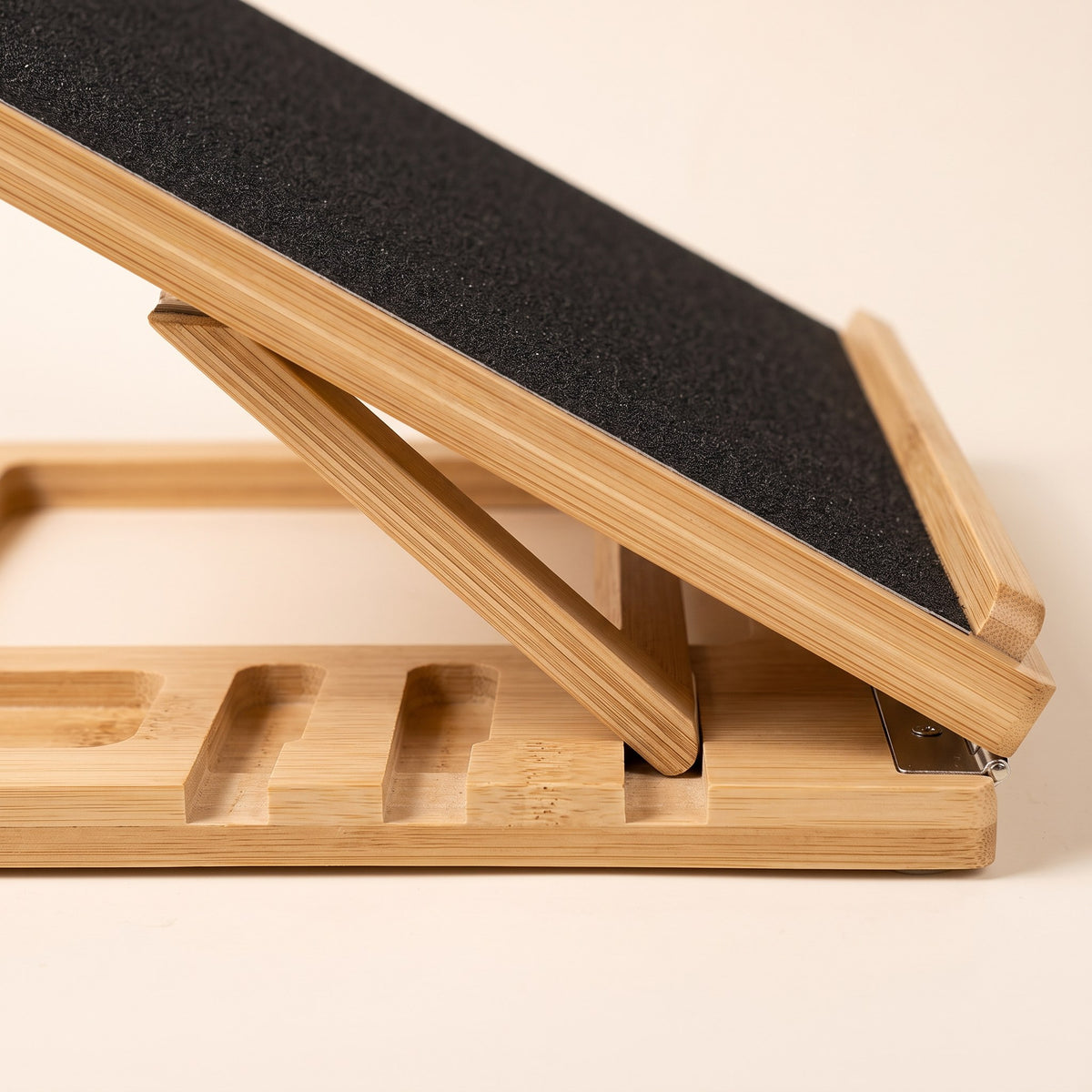 Adjustable slant board close-up detail